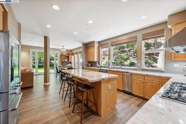 3761 SMALLWOOD COURT, Pleasanton CA: https://media.crmls.org/mediaz/25886c85-c94a-45ac-b4b5-3484b6aefd61.jpg