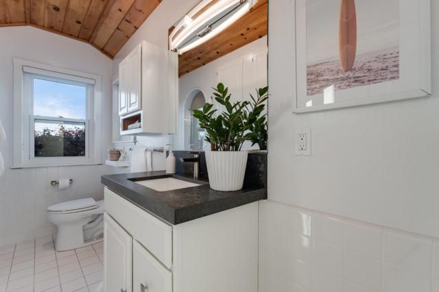 129 Santa Cruz Avenue, Aptos CA: https://media.crmls.org/mediaz/2588a75d-585d-4017-bf2b-8d512ac54986.jpg