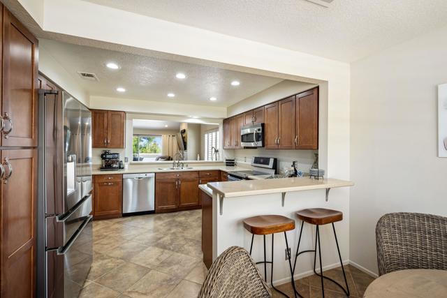 340 Vista Royale Drive, Palm Desert CA: https://media.crmls.org/mediaz/2588c213-86f4-48e6-b879-0c686125721e.jpg