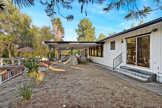 3918 Calavo Dr, La Mesa CA: https://media.crmls.org/mediaz/2588c9a5-2b7a-46a4-b79c-202a900508d6.jpg