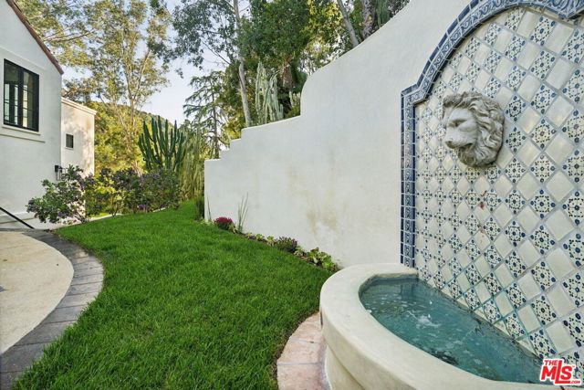 8171 Tianna Road, Los Angeles CA: https://media.crmls.org/mediaz/25894f1e-9e0f-49a4-b47f-e6253061426a.jpg
