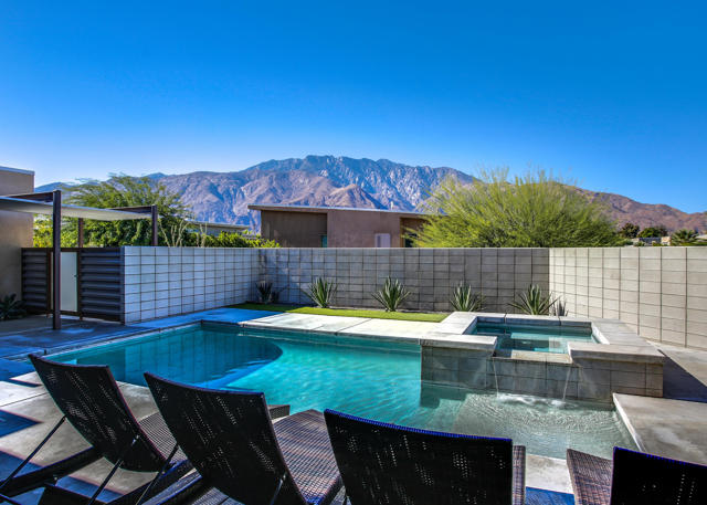 1153 Solace Court, Palm Springs CA: https://media.crmls.org/mediaz/258981b5-94ad-4a14-90f6-b4cd6e1f0465.jpg