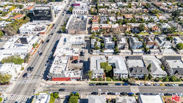 139 N Harper Avenue, Los Angeles CA: https://media.crmls.org/mediaz/2589aadd-3328-4542-a095-b09be34012c9.jpg