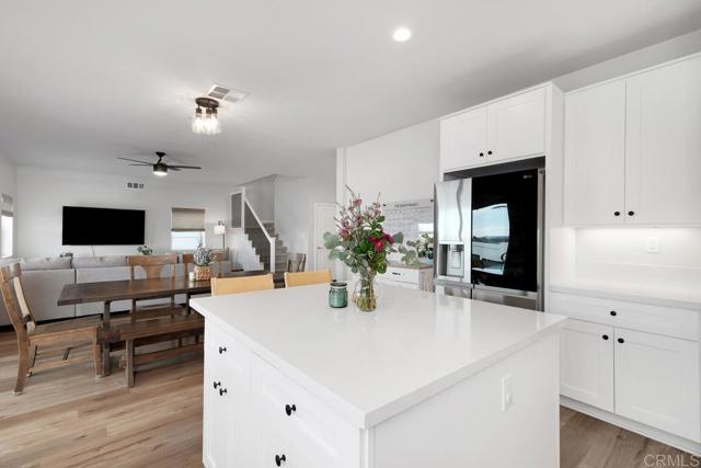 1643 Raecorte Place, Escondido CA: https://media.crmls.org/mediaz/2589ddec-4866-4efb-8e5e-1bc6aad0a970.jpg