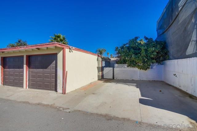 3305 3307 Clairemont Mesa Blvd, San Diego CA: https://media.crmls.org/mediaz/258a3217-ba2b-4b84-a19b-d2247db79f25.jpg