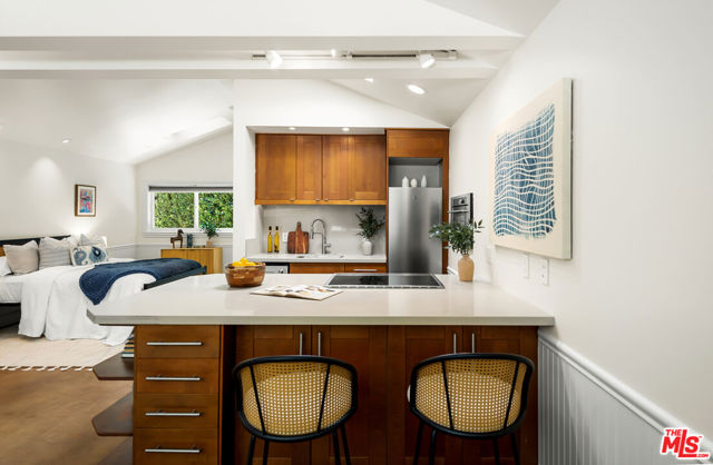 508 GLEN Trail, Topanga CA: https://media.crmls.org/mediaz/258a4502-db6e-4e65-a73d-80f329a49c8a.jpg