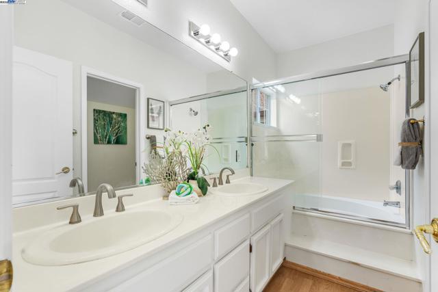 5648 Belleza Dr, Pleasanton CA: https://media.crmls.org/mediaz/258acb2f-e7f7-4dd9-9431-6da688470ba7.jpg