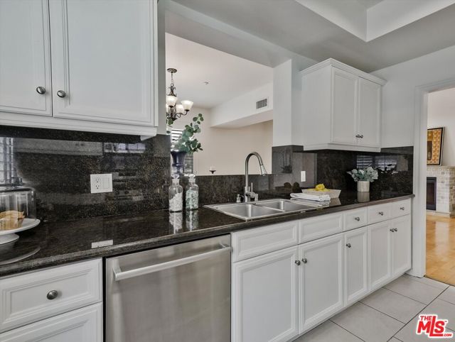 320 S Willaman Drive, Los Angeles CA: https://media.crmls.org/mediaz/258b3fad-1b79-41b1-919b-dd0d2fca4450.jpg