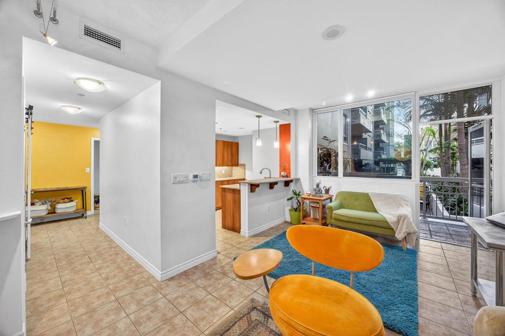 300 W Beech - photo 2