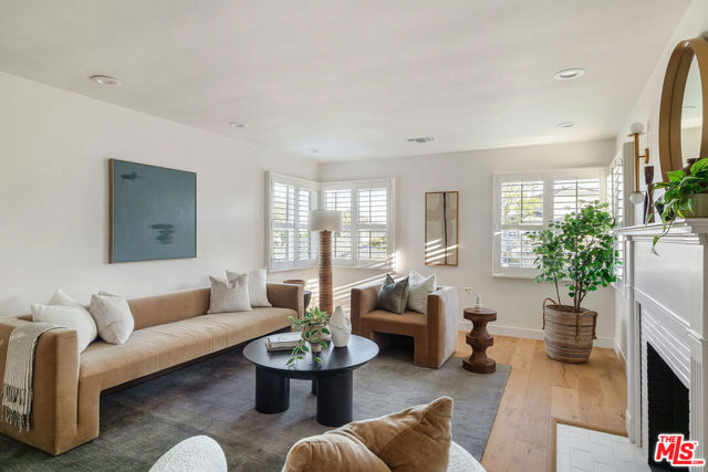 4405 Springdale Drive, Los Angeles CA: https://media.crmls.org/mediaz/258bd9af-9632-412e-a8ef-fe73d909af92.jpg