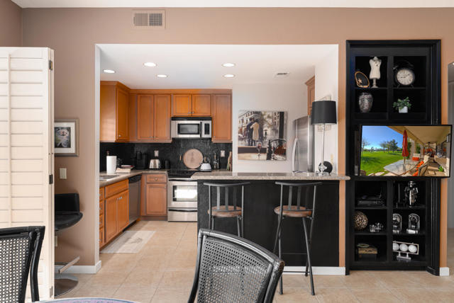 28640 W Natoma Drive, Cathedral City CA: https://media.crmls.org/mediaz/258c3e71-746f-416b-83d4-a9b9abe06325.jpg