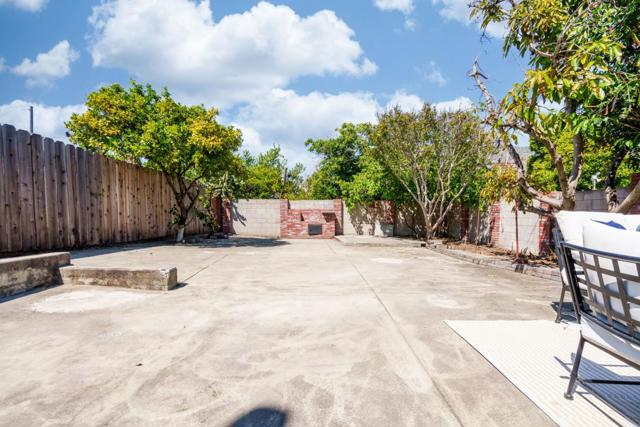 2036 E 20th Street, Oakland CA: https://media.crmls.org/mediaz/258d0a8c-29c6-427e-8abf-f55498969030.jpg