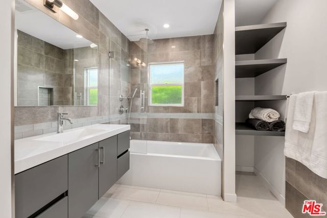 12763 Kling Street, Studio City CA: https://media.crmls.org/mediaz/258dc08b-e933-48e4-894c-6468efa1b117.jpg
