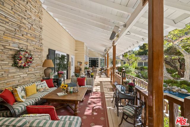 4535 Vanalden Avenue, Tarzana CA: https://media.crmls.org/mediaz/258e3769-d5ed-4ac3-935f-fc558d15ee75.jpg