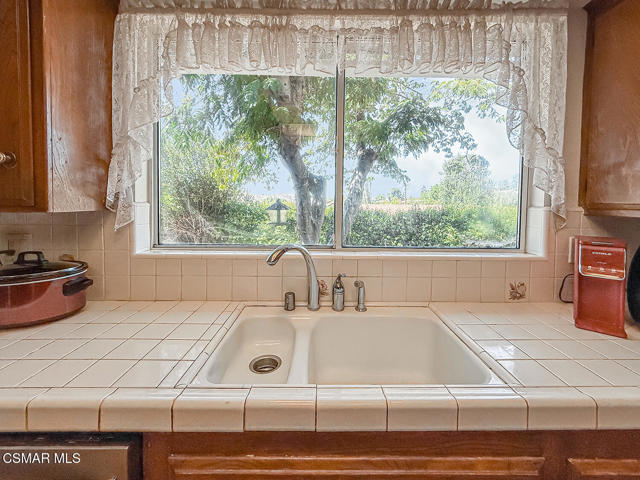 136 Erten Street, Thousand Oaks CA: https://media.crmls.org/mediaz/258e959b-4e61-4c5b-a568-20a68bdf7f09.jpg