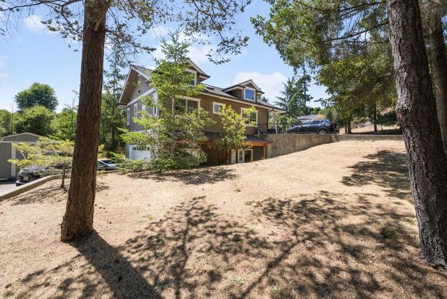 121 Day Valley Lane, Aptos CA: https://media.crmls.org/mediaz/258e9efc-b02c-4480-894c-0990dc31e3d0.jpg