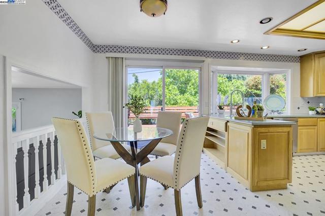 1487 De Palma Dr, San Jose CA: https://media.crmls.org/mediaz/258ebf14-8da9-4fa6-b68e-7de13f4afd22.jpg
