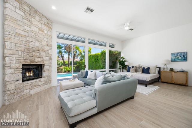 75070 Muirfield Court, Indian Wells CA: https://media.crmls.org/mediaz/258ec5aa-a506-4b87-97d4-5a51d3437d62.jpg