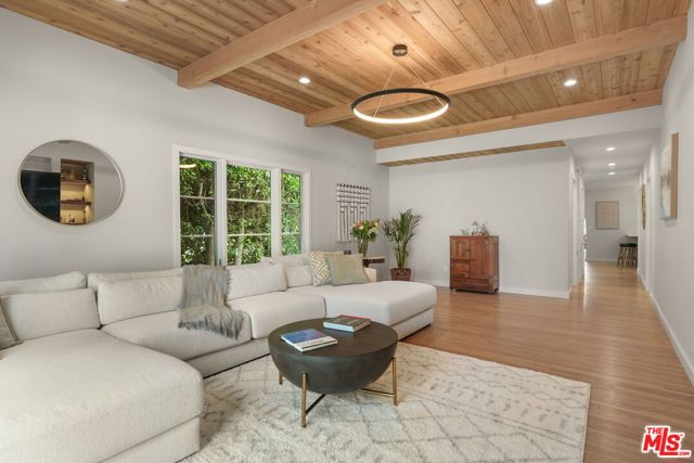 1618 S Durango Avenue, Los Angeles CA: https://media.crmls.org/mediaz/258f449e-f043-4edb-a83c-b70c2de3a286.jpg