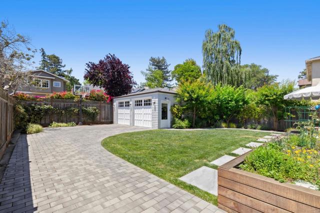 827 Walnut Avenue, Burlingame CA: https://media.crmls.org/mediaz/258f5605-c354-4074-97a7-50ce14563813.jpg