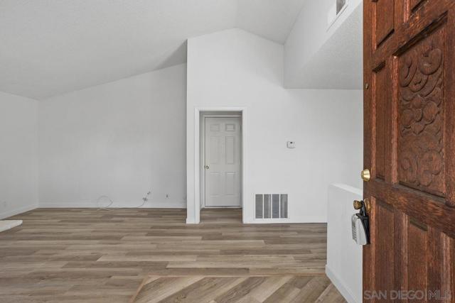 464 Dorsey Way, Vista CA: https://media.crmls.org/mediaz/258f82c4-3904-4a75-a674-7f0b6136c1ce.jpg