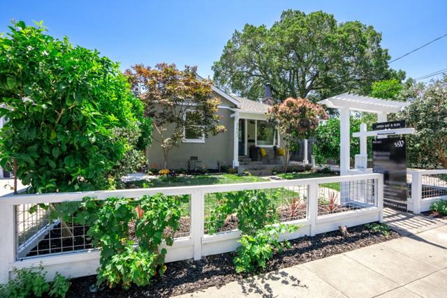 2653 Brewster Avenue, Redwood City CA: https://media.crmls.org/mediaz/258fece5-1d56-4f78-b49b-63ecbf30a51c.jpg