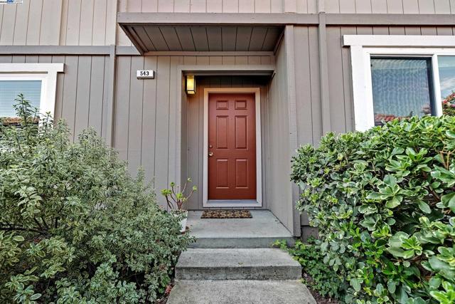 543 Tawny Dr, Pleasanton CA: https://media.crmls.org/mediaz/25906c71-5df1-4502-9013-0ed0f51c7343.jpg