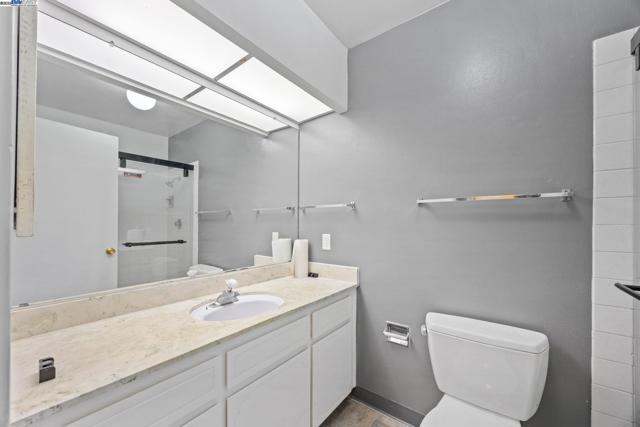 3315 Willis Lane, Alameda CA: https://media.crmls.org/mediaz/2590b5ce-6a1c-4246-87a0-0821ff0cbffc.jpg