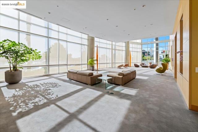 1 Lakeside Dr, Oakland CA: https://media.crmls.org/mediaz/2590d568-c213-424c-a217-e479b08d652b.jpg
