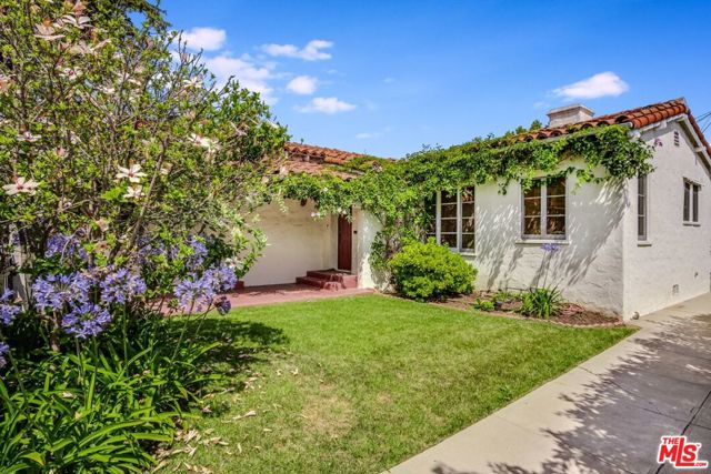 10514 Rochester Avenue, Los Angeles CA: https://media.crmls.org/mediaz/25914186-a87a-4353-8a9d-efb79287384a.jpg