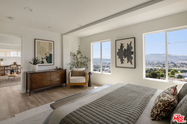 2391 Yorkshire Drive, Los Angeles CA: https://media.crmls.org/mediaz/259159a2-90e4-49c0-a902-814d1dcee11f.jpg