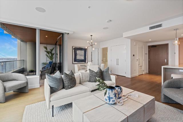 888 W E St, San Diego CA: https://media.crmls.org/mediaz/2591e937-4457-47e5-a7cc-1b507a14d7a3.jpg