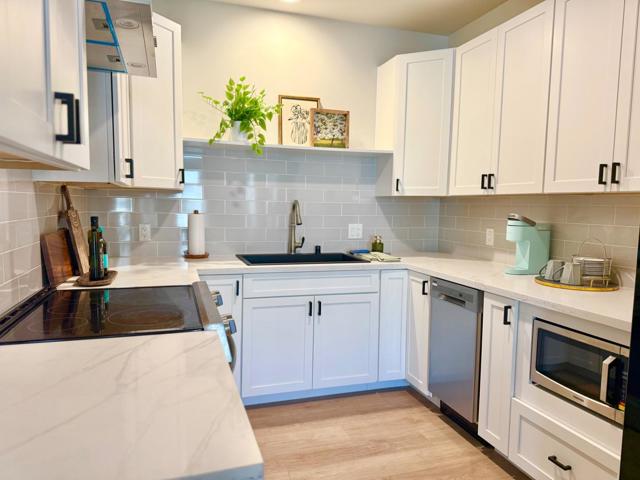 400 San Benito St, Hollister CA: https://media.crmls.org/mediaz/25926088-144c-4923-96b6-dd50ee113616.jpg