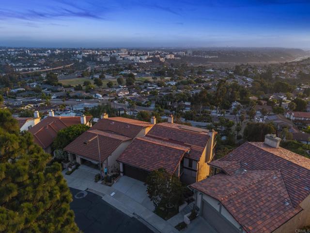 5968 Caminito De La Taza, San Diego CA: https://media.crmls.org/mediaz/2592637a-36cc-443e-bcaf-ae7dabe9cbc9.jpg