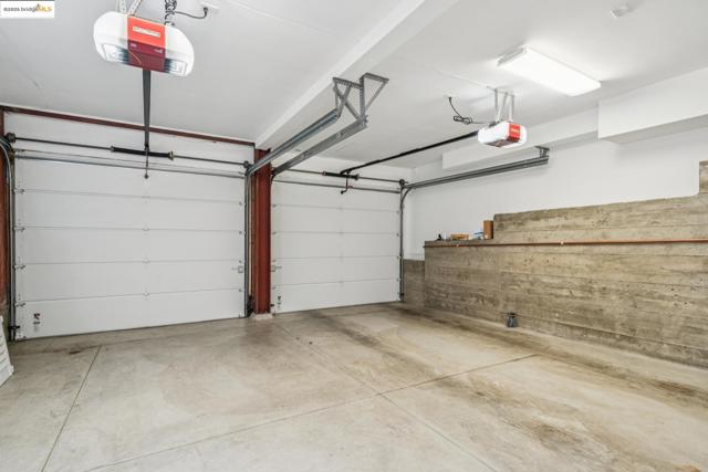 5968 Chabot Crest, Oakland CA: https://media.crmls.org/mediaz/2592fca4-1057-4f1b-adab-caaefc00c364.jpg
