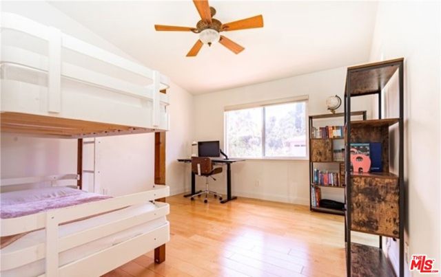 5714 El Canon Avenue, Woodland Hills CA: https://media.crmls.org/mediaz/259325d5-96a7-42de-b329-9d78acce2208.jpg