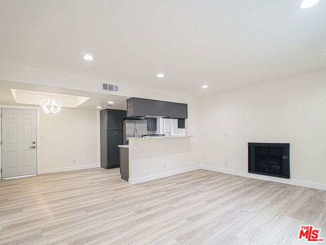 17200 Roscoe Boulevard, Northridge CA: https://media.crmls.org/mediaz/25934fc9-e9bd-448e-958f-21be262f529f.jpg