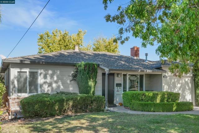 2968 Glenside Dr, Concord CA: https://media.crmls.org/mediaz/2593ca28-3289-45e4-bdf2-951a2e75b908.jpg