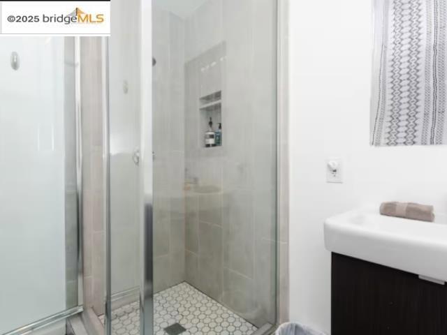6432 Sunnymere, Oakland CA: https://media.crmls.org/mediaz/2593dc51-24b9-4869-8ac4-2feaa62b45a0.jpg