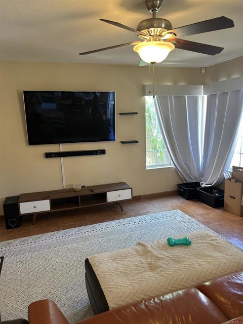 402 Calle Corazon, Oceanside CA: https://media.crmls.org/mediaz/25944099-556e-4bf7-862e-dcc1cce23cb2.jpg