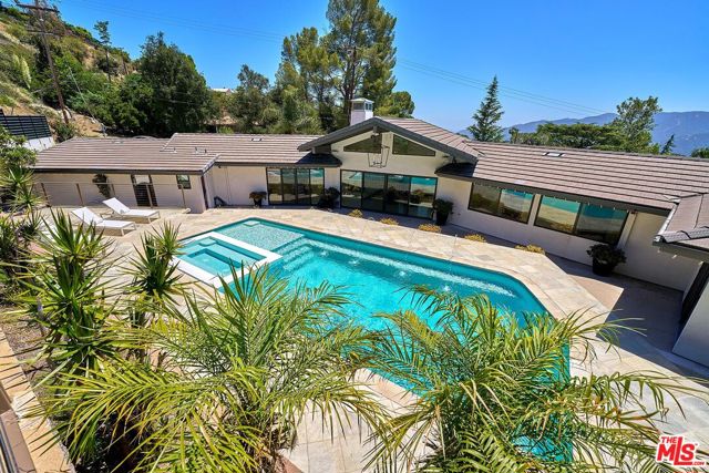 3001 Cloudcrest Road, La Crescenta CA: https://media.crmls.org/mediaz/25945480-5771-4231-94fe-4bd5ebf5bee2.jpg