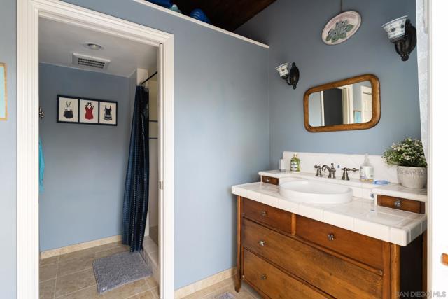 4860 62 Avocado Blvd, El Cajon CA: https://media.crmls.org/mediaz/2594feec-9181-427a-82b3-ca6e9f729deb.jpg