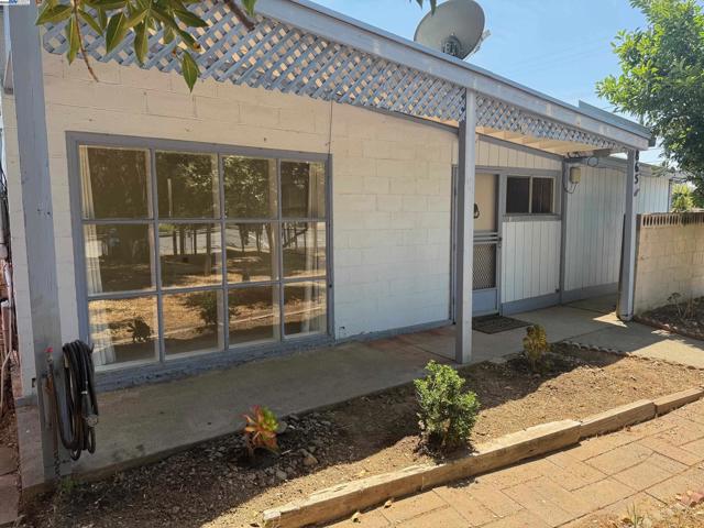 865 Old Canyon Road, Fremont CA: https://media.crmls.org/mediaz/25950102-6c1d-412d-88fa-d47dc8a6926f.jpg