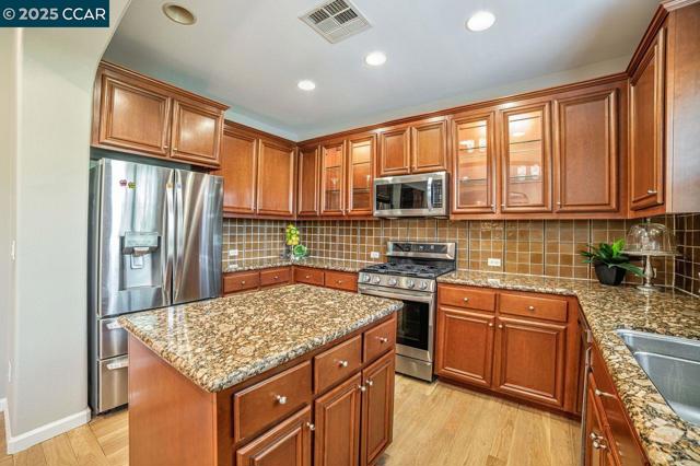 7840 Stoneleaf Drive, San Ramon CA: https://media.crmls.org/mediaz/2595242d-97a4-493e-b66e-8e2dbe4f67b2.jpg