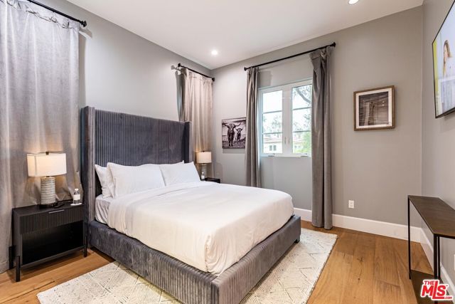 5162 Otis Avenue, Tarzana CA: https://media.crmls.org/mediaz/25952642-0395-4a50-be17-4d91422ad8b9.jpg