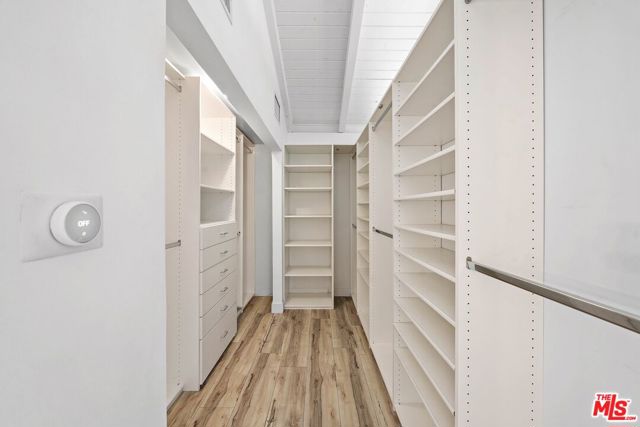 5614 Ponce Avenue, Woodland Hills CA: https://media.crmls.org/mediaz/25953357-f6a5-47a1-93ac-c387cf8e169f.jpg
