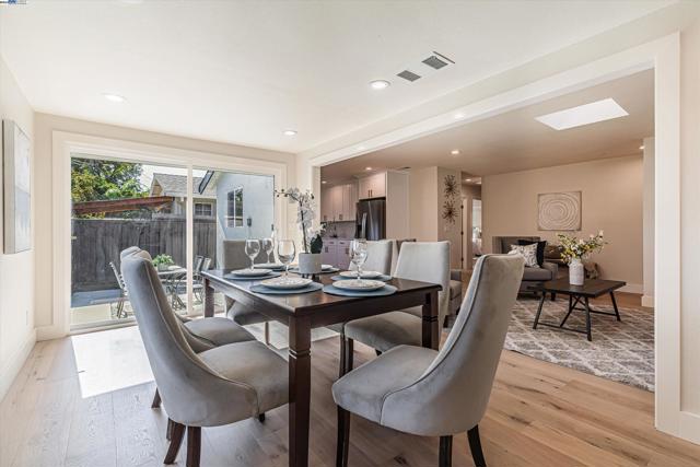 Image 26 of 49 For 344 Silvertip Ct