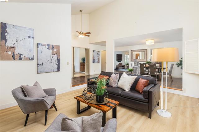 Image 12 of 59 For 3237 Vera Cruz Dr