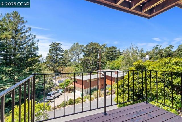 51 Rincon Rd, Kensington CA: https://media.crmls.org/mediaz/2595e9f8-d653-4137-8e03-ed03962ddbb5.jpg