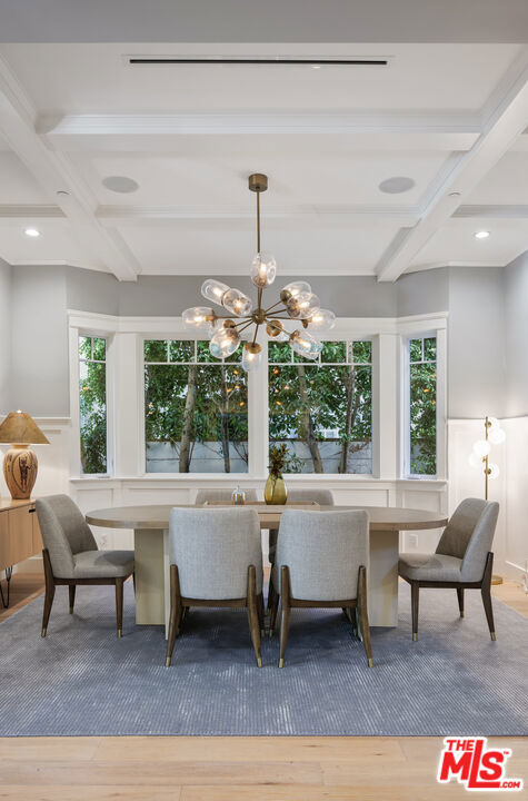 6336 Lindenhurst Avenue, Los Angeles CA: https://media.crmls.org/mediaz/2596a726-5f80-4d33-a9f2-8d8a23534d29.jpg